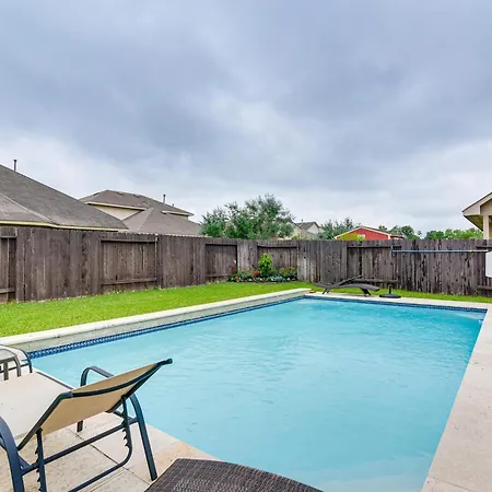 Modern Houston Home With Patio 12 Mi To Downtown!